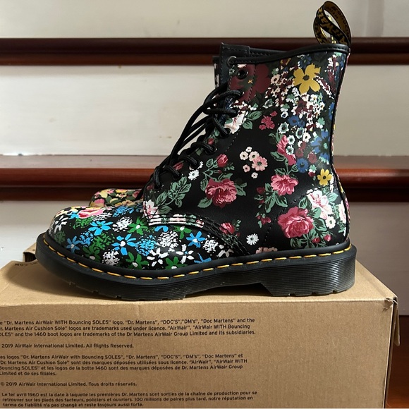 Doc Martens 1460 Pascal Floral Mashup Print Lace Up Boots Womens Size 8 - Picture 2 of 11